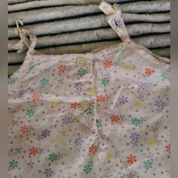 Gap Baby Girl Flower Sleeveless Top Size 6-12 Months - Picture 3 of 3